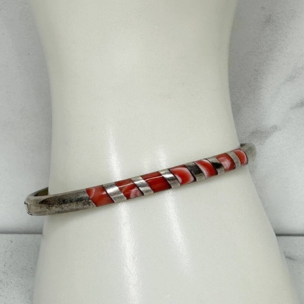 Vintage Mexico Silver Tone Coral Color Diagonal Stripe Inlay Hinged Bangle ✨